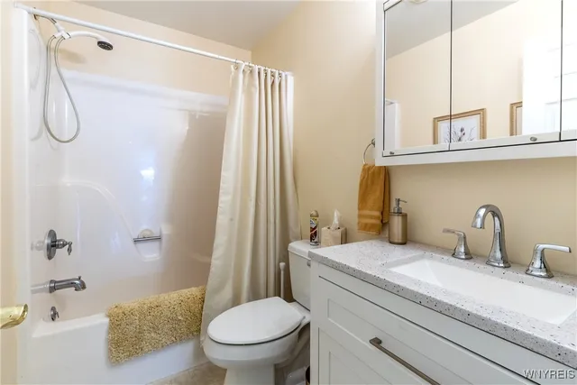 $465,000 | 6357 Vintage Court, Lockport Town, NY 14094