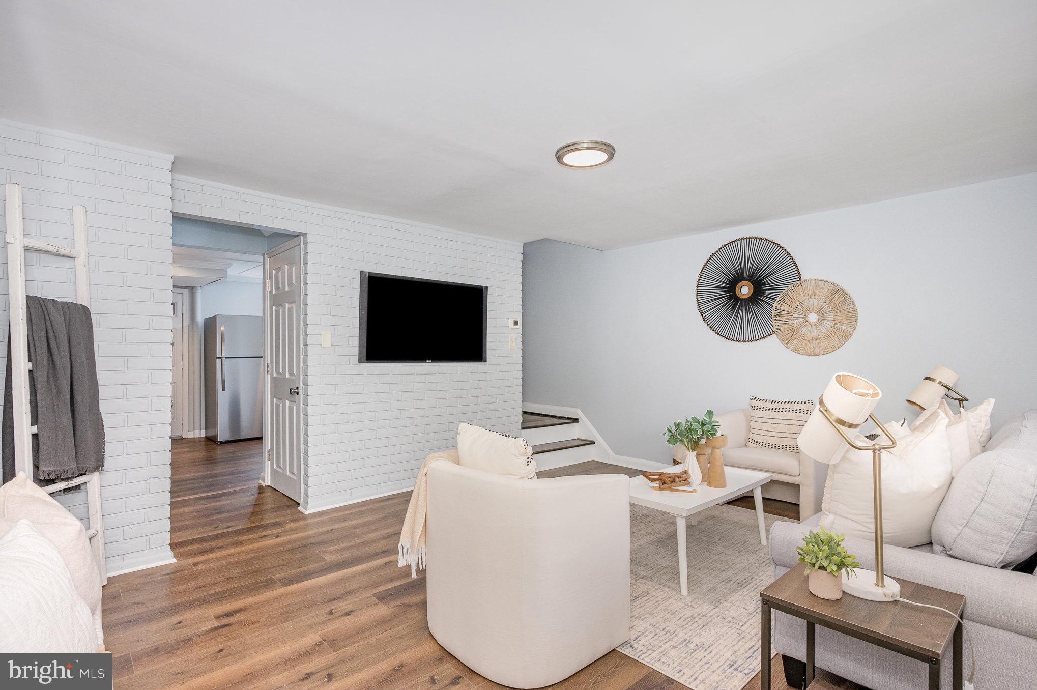 4113 Townsend Avenue Baltimore, MD 21225 - Photo 3 of 24