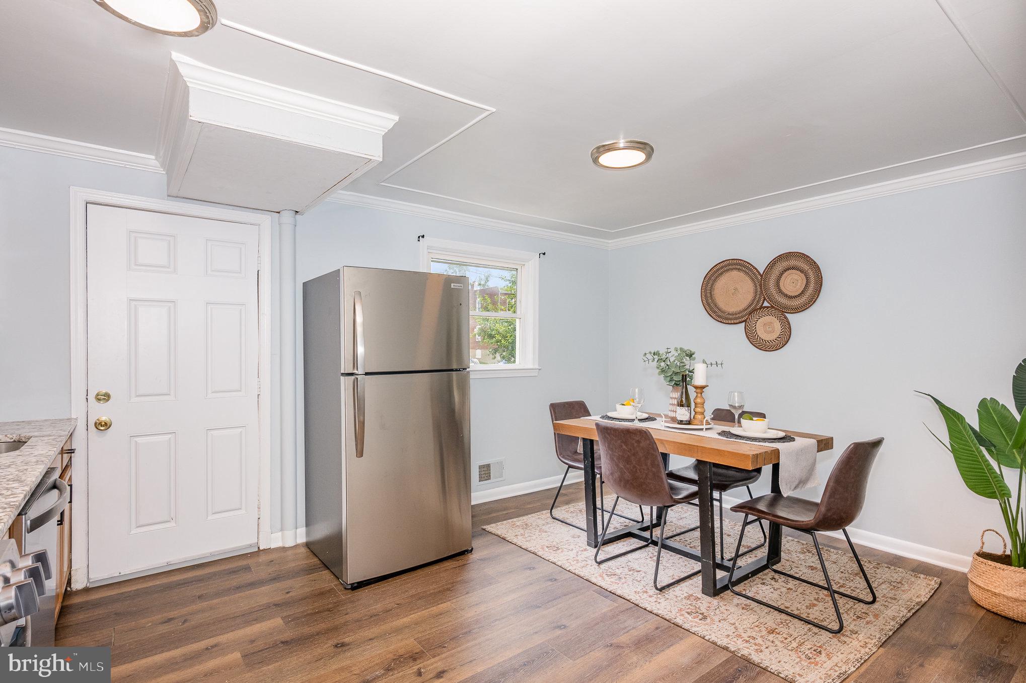 4113 Townsend Avenue Baltimore, MD 21225 - Photo 4 of 24 Large eat-in kitchen