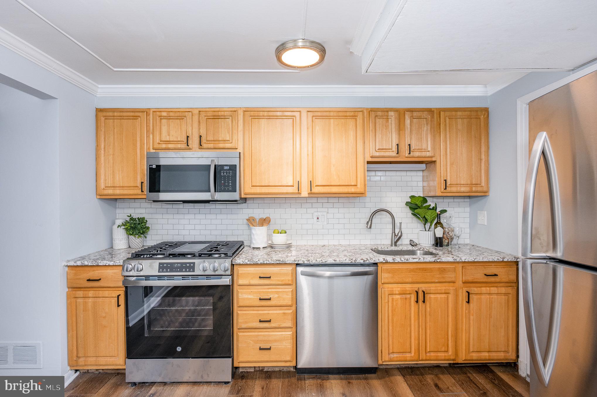 4113 Townsend Avenue Baltimore, MD 21225 - Photo 6 of 24 Brand new stainless steel appliances