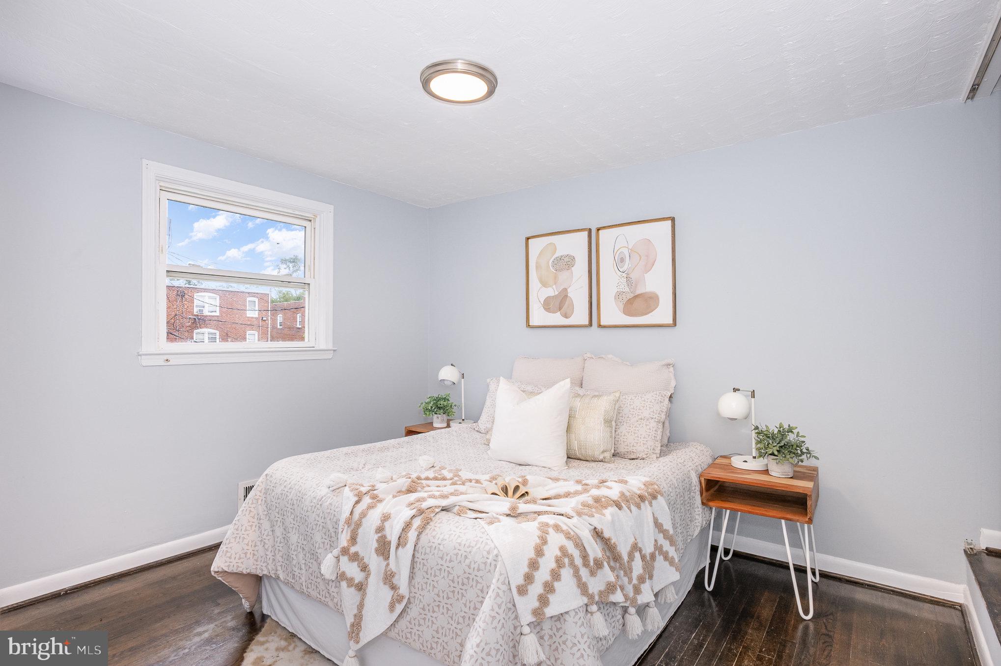 4113 Townsend Avenue Baltimore, MD 21225 - Photo 8 of 24 First bedroom