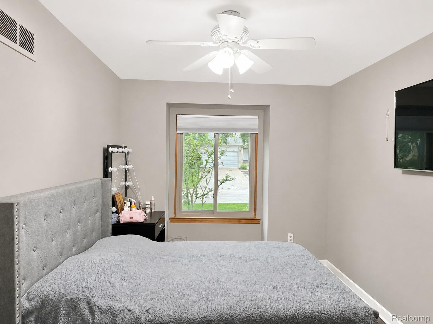 2033 Avonstoke Road Rochester, MI 48307 - Photo 12 of 27 Neutral-toned interior with a ceiling fan, recessed lighting, and a mounted television