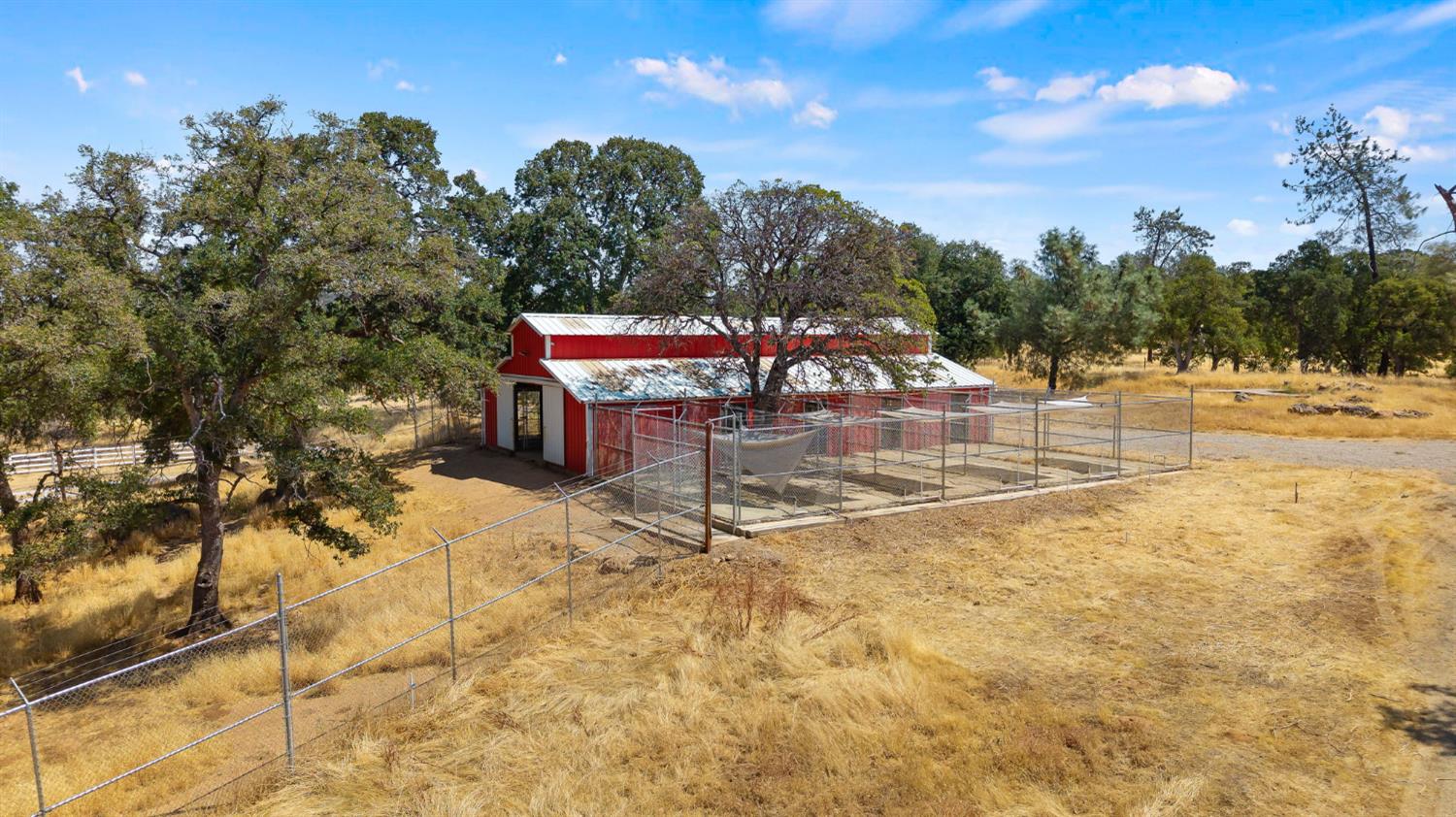 7145 Superior Town Road Lincoln, CA 95648 - Photo 85 of 94 a view of a swimming pool with a yard