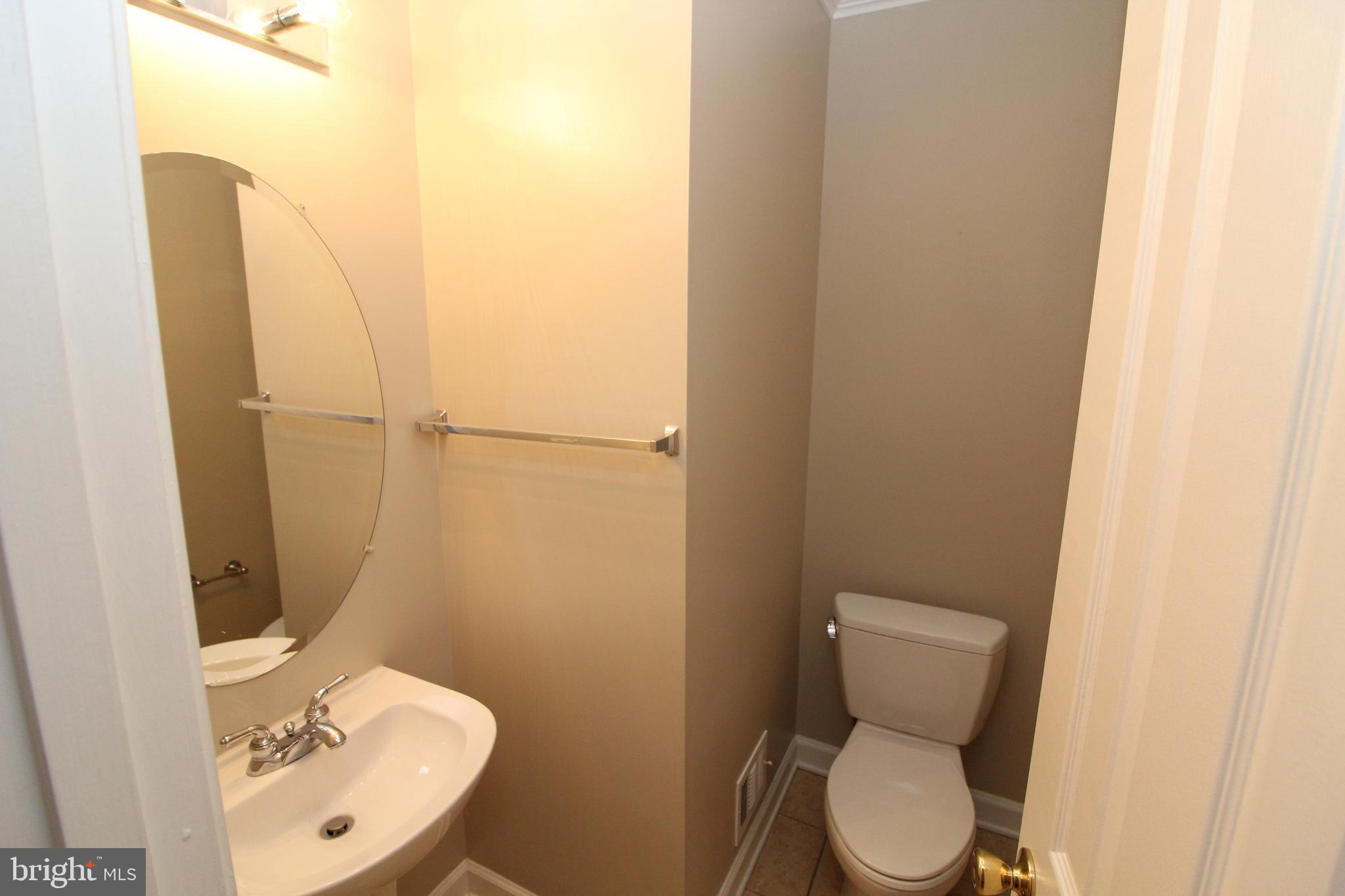 12990 Pintail Road Woodbridge, VA 22192 - Photo 5 of 37 Main Level Powder Room