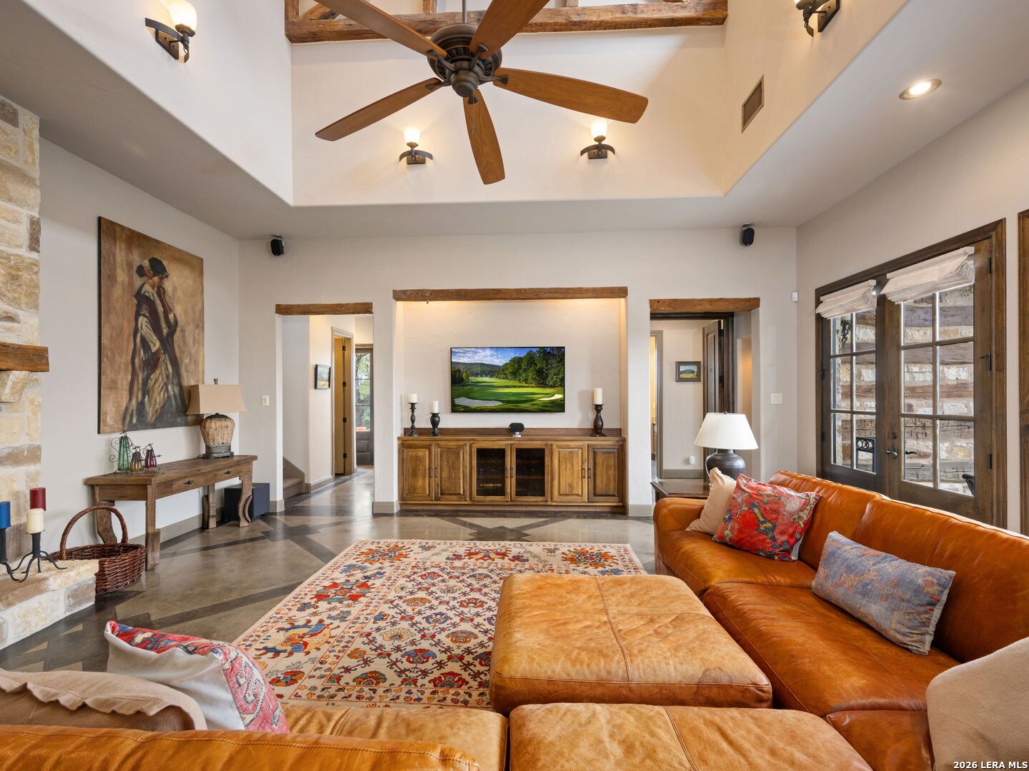 2601 B And R Road Utopia, TX 78884 - Photo 20 of 70 a living room with furniture and a flat screen tv
