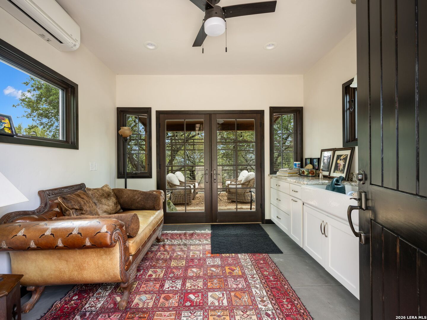 2601 B And R Road Utopia, TX 78884 - Photo 53 of 70 a living room with furniture and a rug