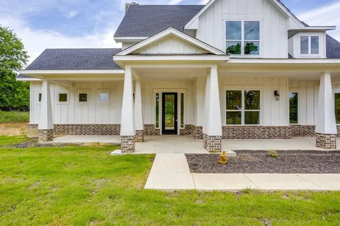 $650,000 | 247 Silver Lakes Drive, Sunset, TX 76270