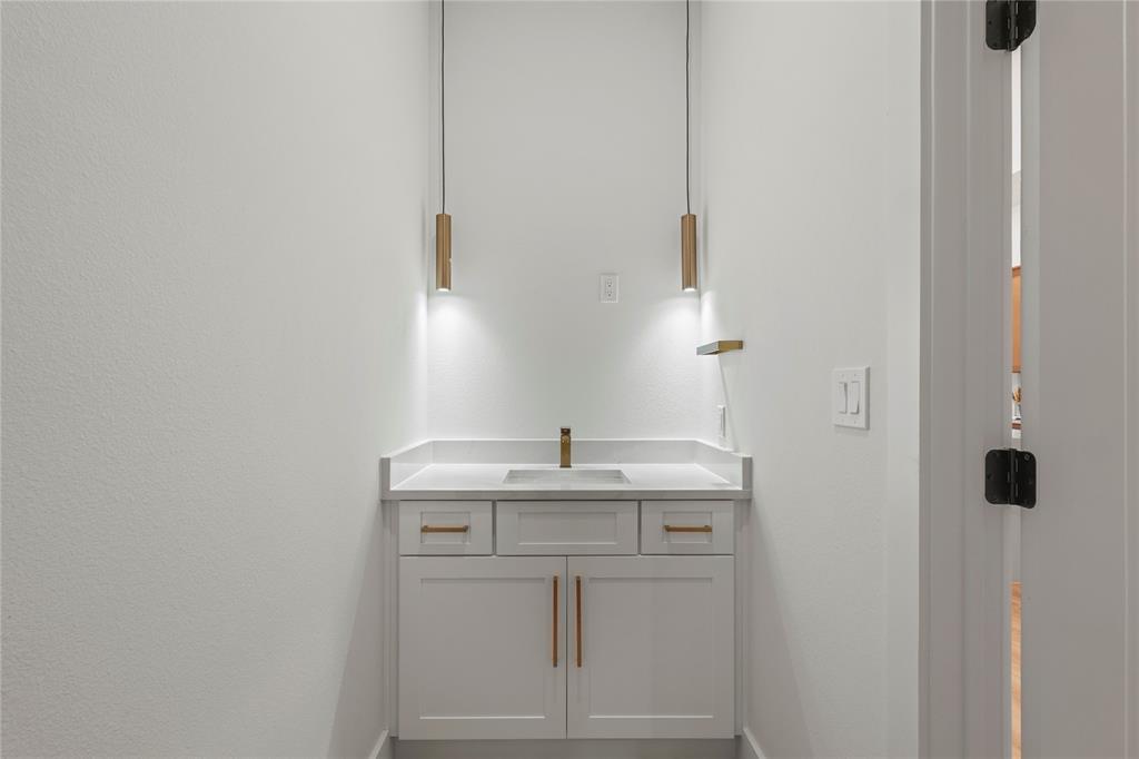 603 South Moore Street Dallas, TX 75203 - Photo 5 of 31