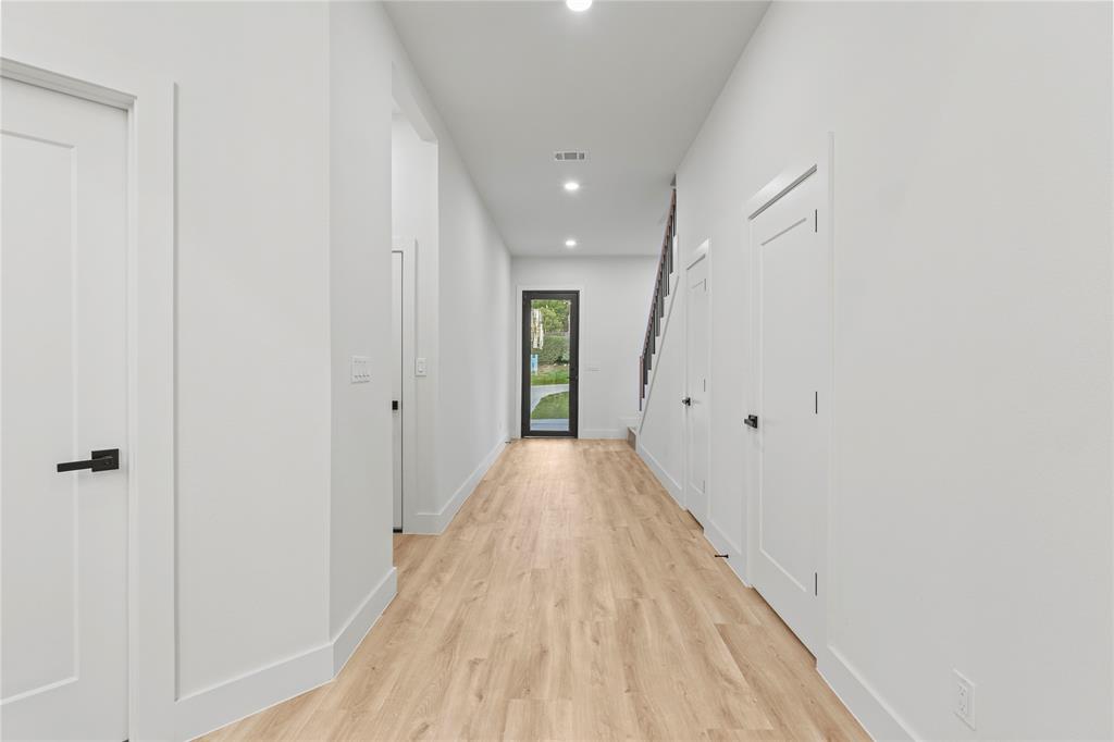 603 South Moore Street Dallas, TX 75203 - Photo 7 of 31