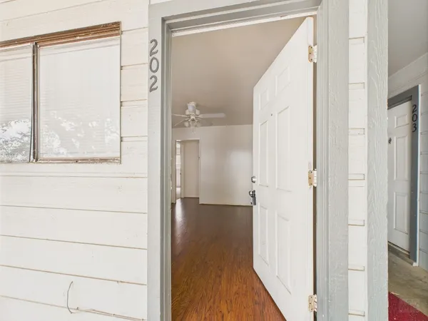 $1,295 | 803 West 28th Street, Unit 202, Austin, TX 78705