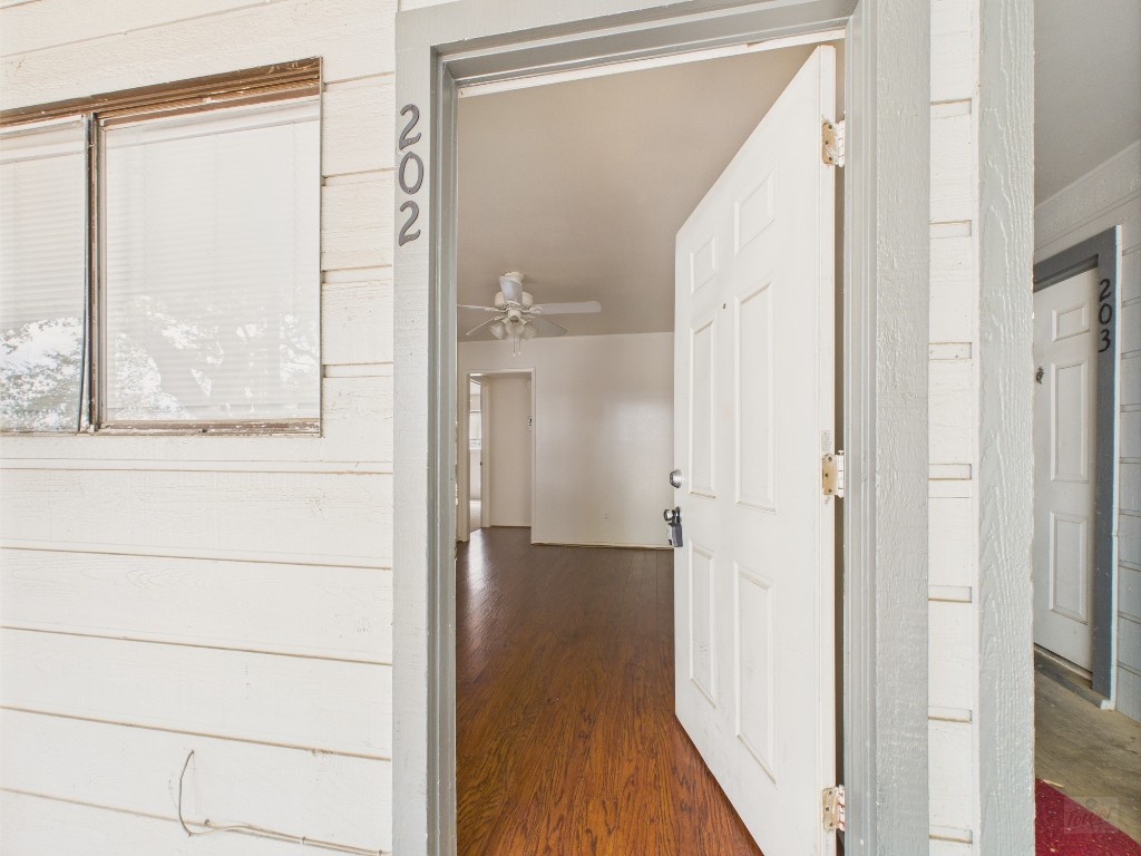 803 West 28th Street, Unit 202 Austin, TX 78705 - Photo 23 of 23 a view of a bathroom from a hallway