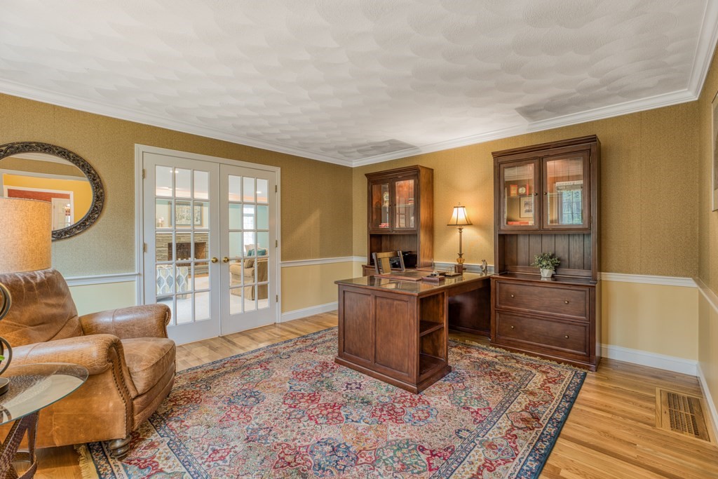25 Baldpate Road Boxford, MA 01921 - Photo 3 of 42 a kitchen with sink stove and refrigerator