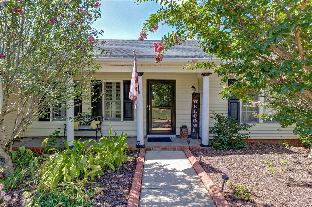 106 Hurst Avenue Anderson, SC 29625 - Photo 3 of 50