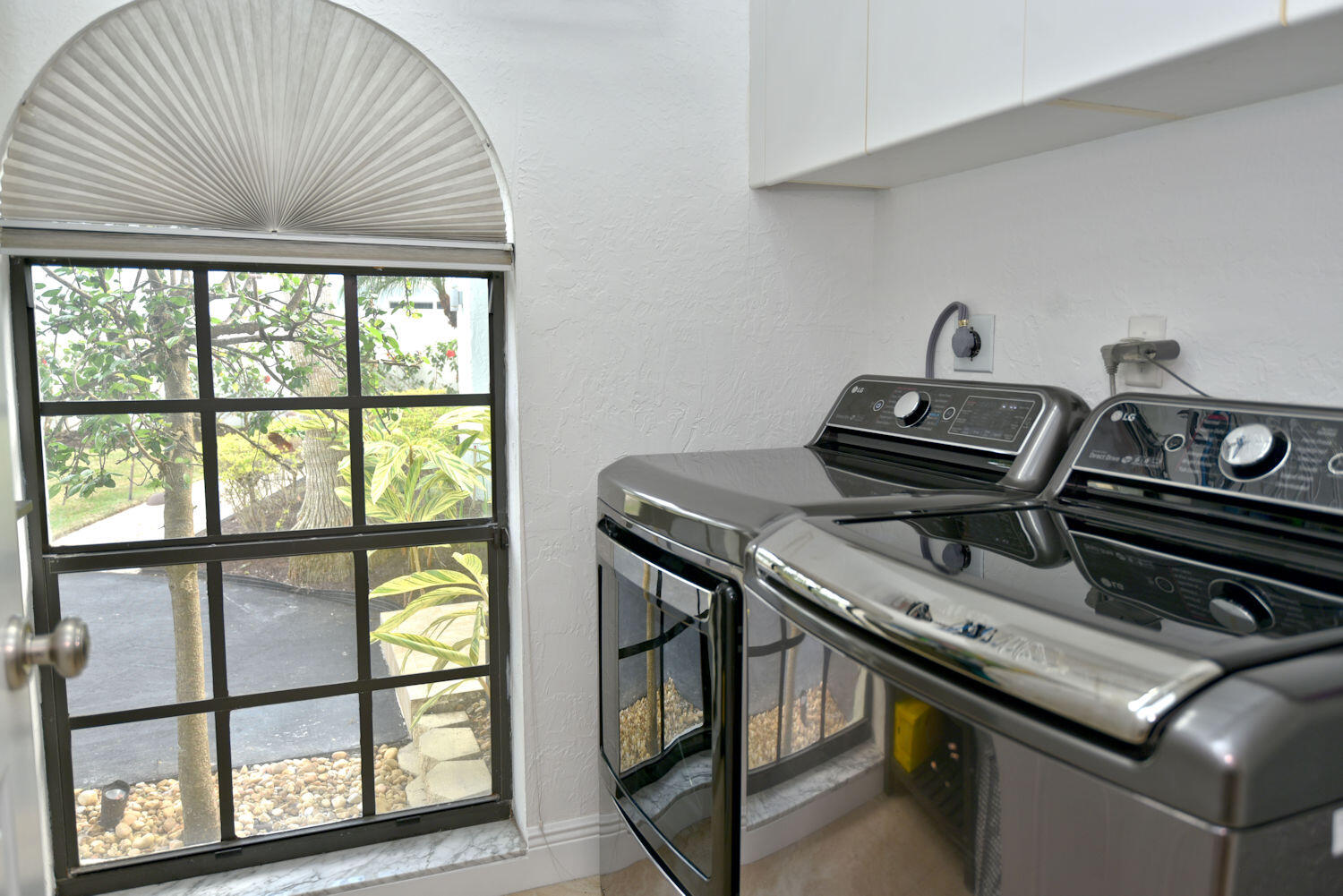 620 Lighthouse Drive North Palm Beach, FL 33408 - Photo 17 of 18 Laundry