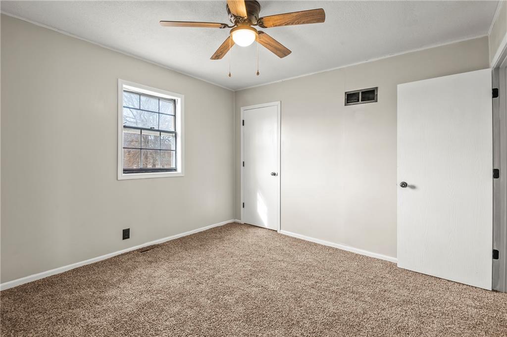 246 Southeast 101st Road Warrensburg, MO 64093 - Photo 9 of 30