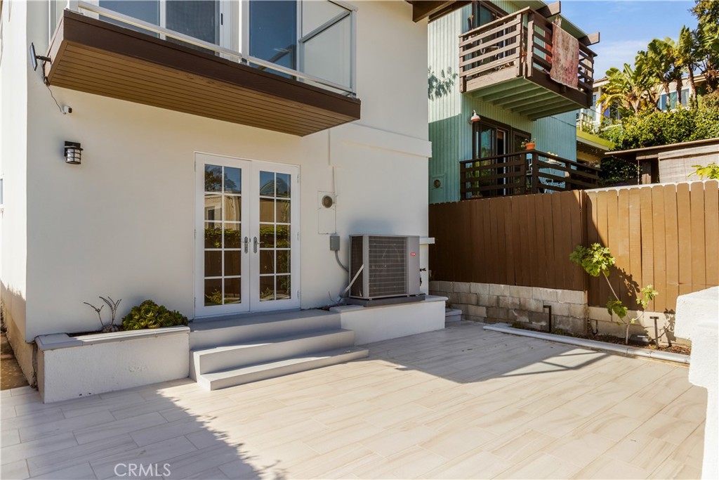 1024 Noria Street Laguna Beach, CA 92651 - Photo 35 of 53 a view of a lounge chair in the front of a building