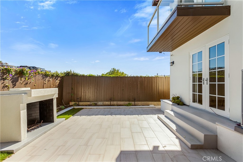 1024 Noria Street Laguna Beach, CA 92651 - Photo 38 of 53 a view of a backyard