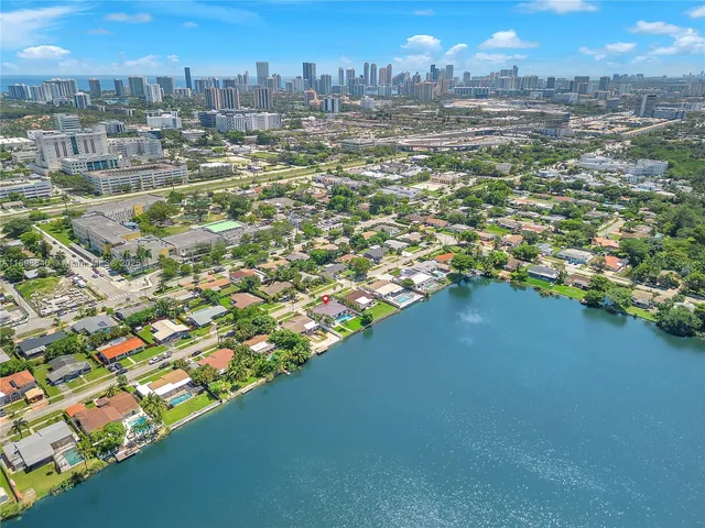 $2,600,000 | 21100 Northeast 25th Court, Miami, FL 33180