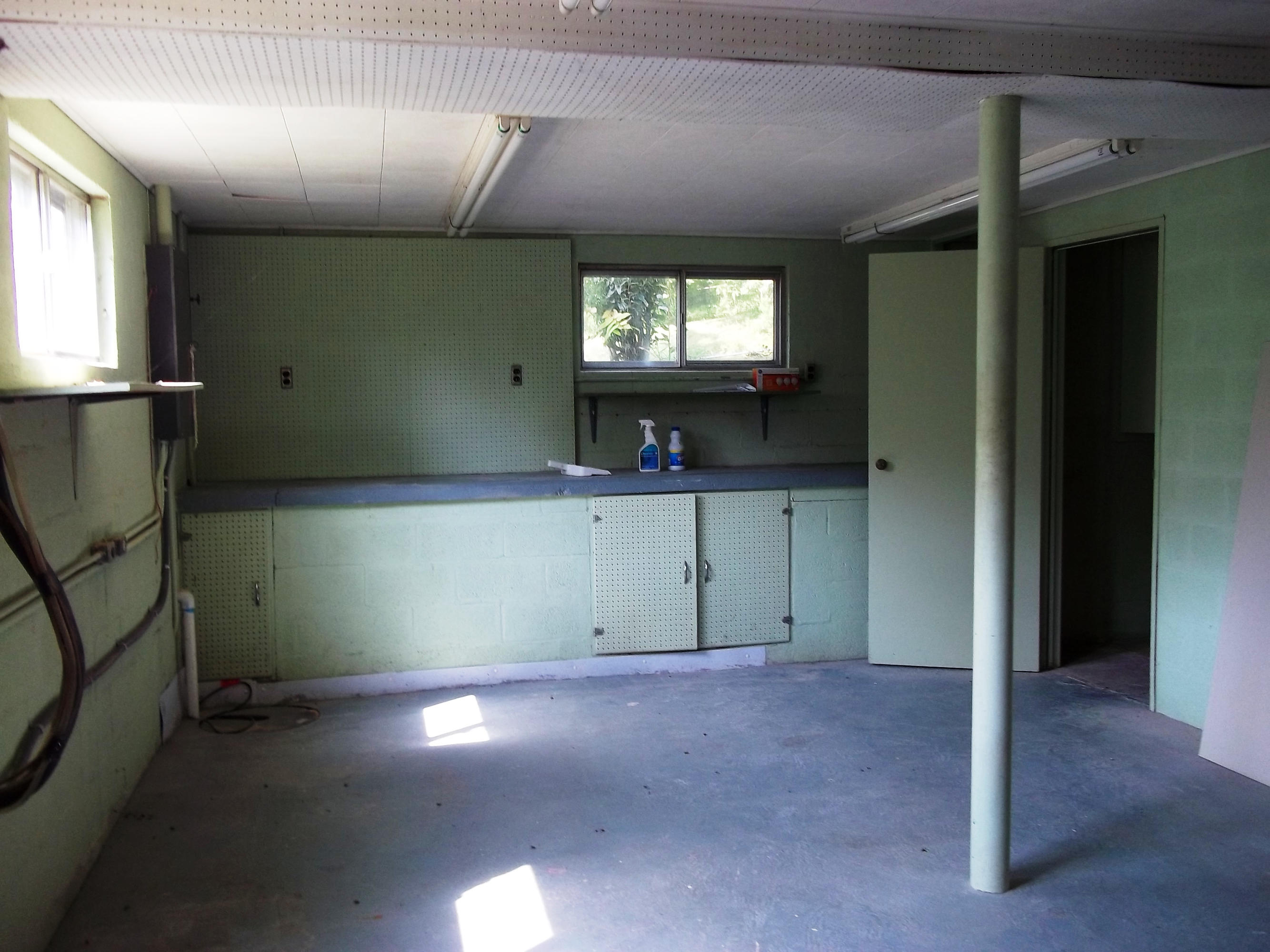 100 Andover Circle Oak Ridge, TN 37830 - Photo 26 of 30 Downstairs Workshop!