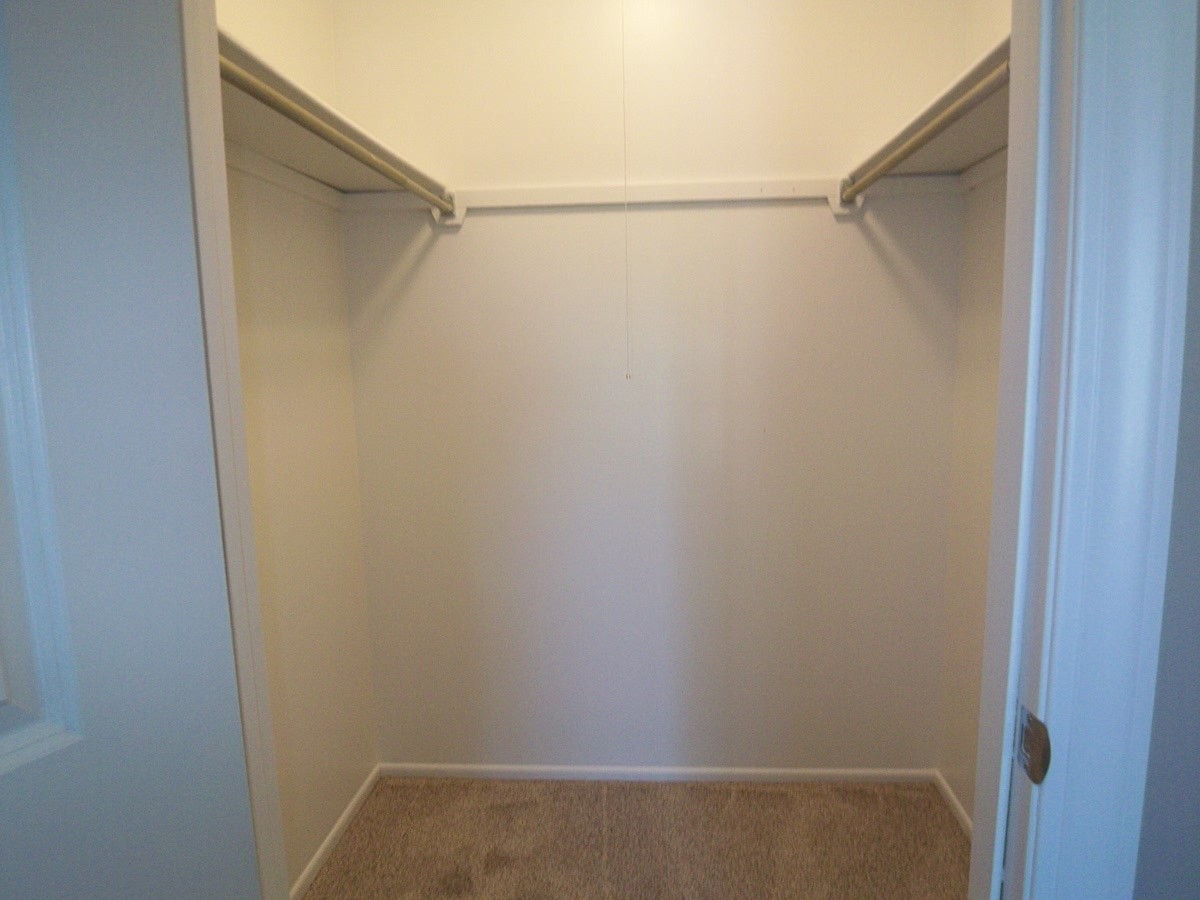 1517 7 Pines Road, Unit C2 Schaumburg, IL 60193 - Photo 27 of 34 a view of small space