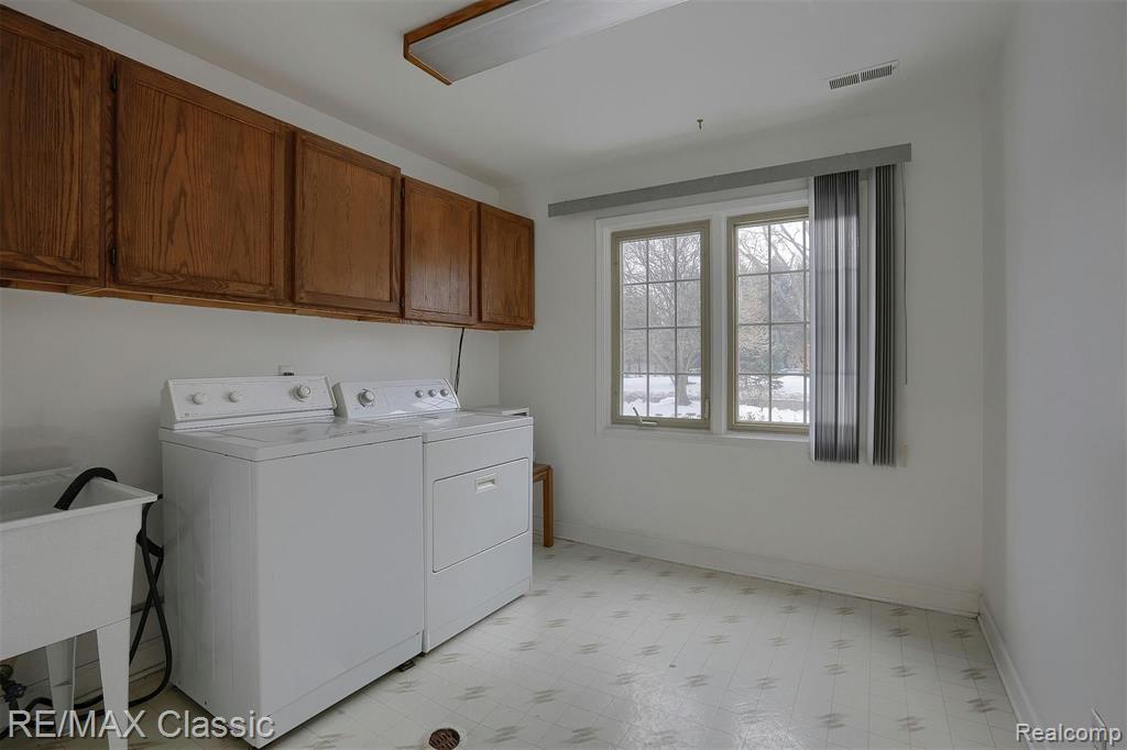 695 Plum Ridge Drive Rochester Hills, MI 48309 - Photo 26 of 38