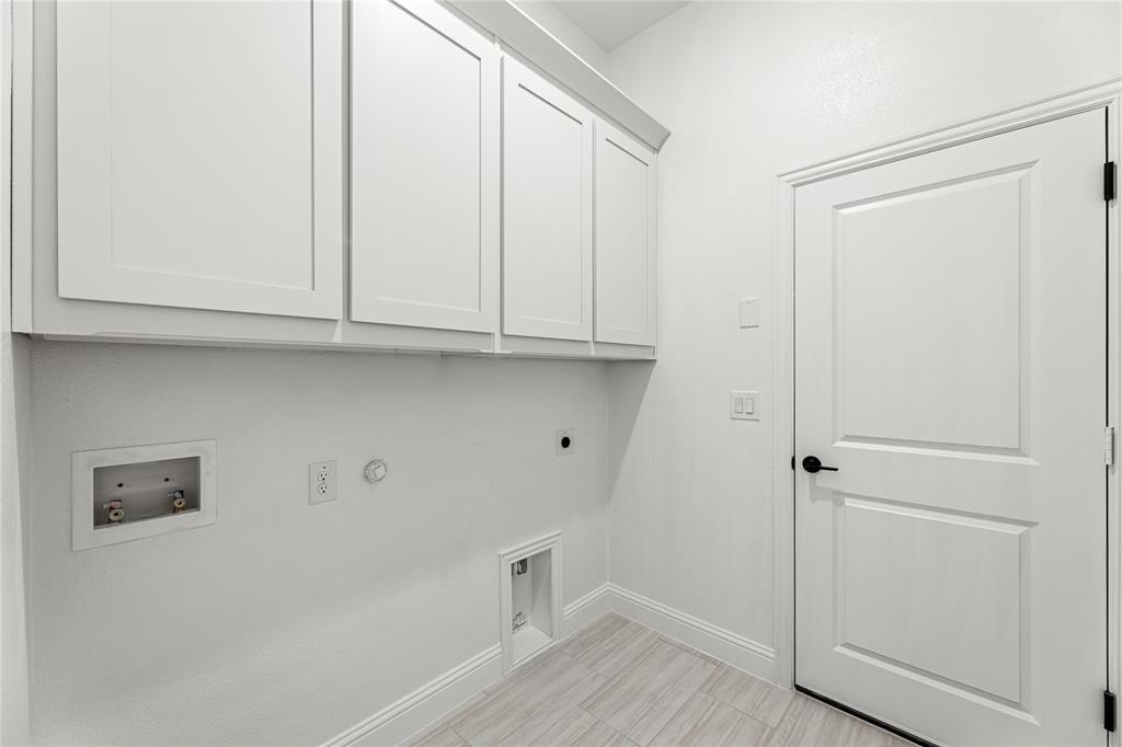 901 Split Oak Lane Anna, TX 75409 - Photo 27 of 31 a view of cabinets and wooden floor