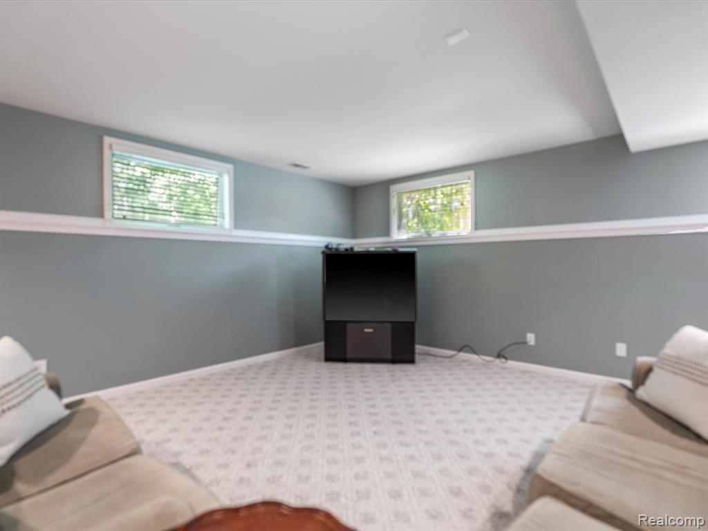 1331 Avon Circle West Rochester Hills, MI 48309 - Photo 34 of 54