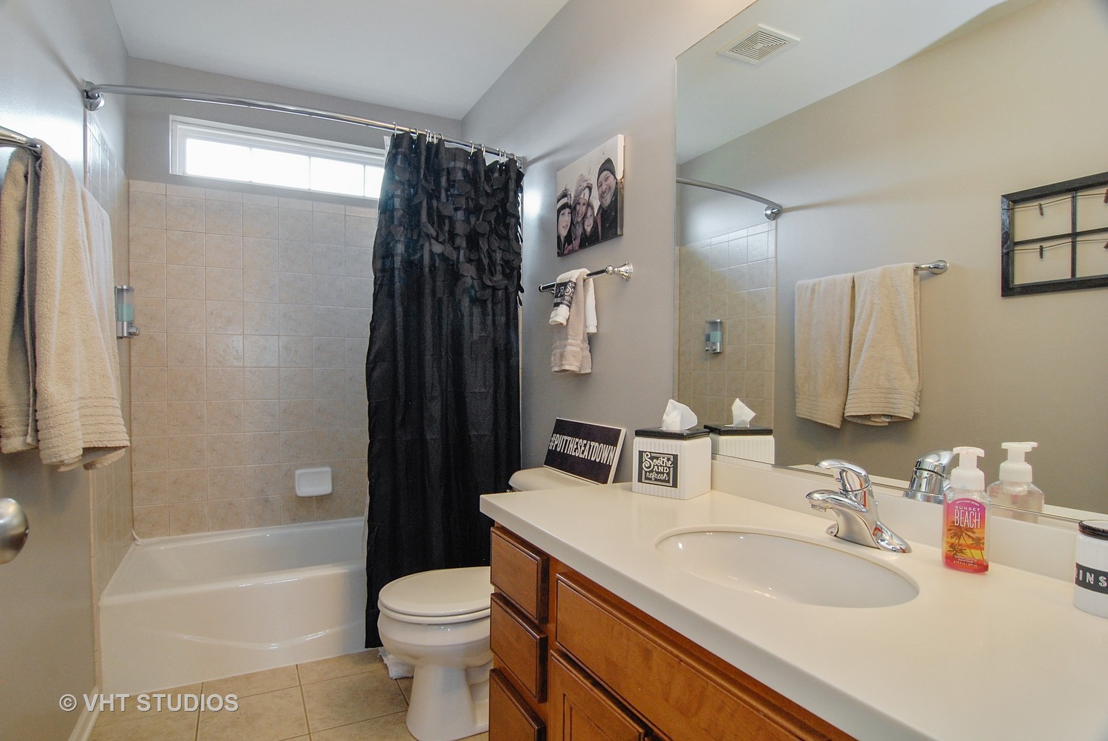309 Monument Road Elgin, IL 60124 - Photo 22 of 25 a bathroom with a sink toilet tub and shower