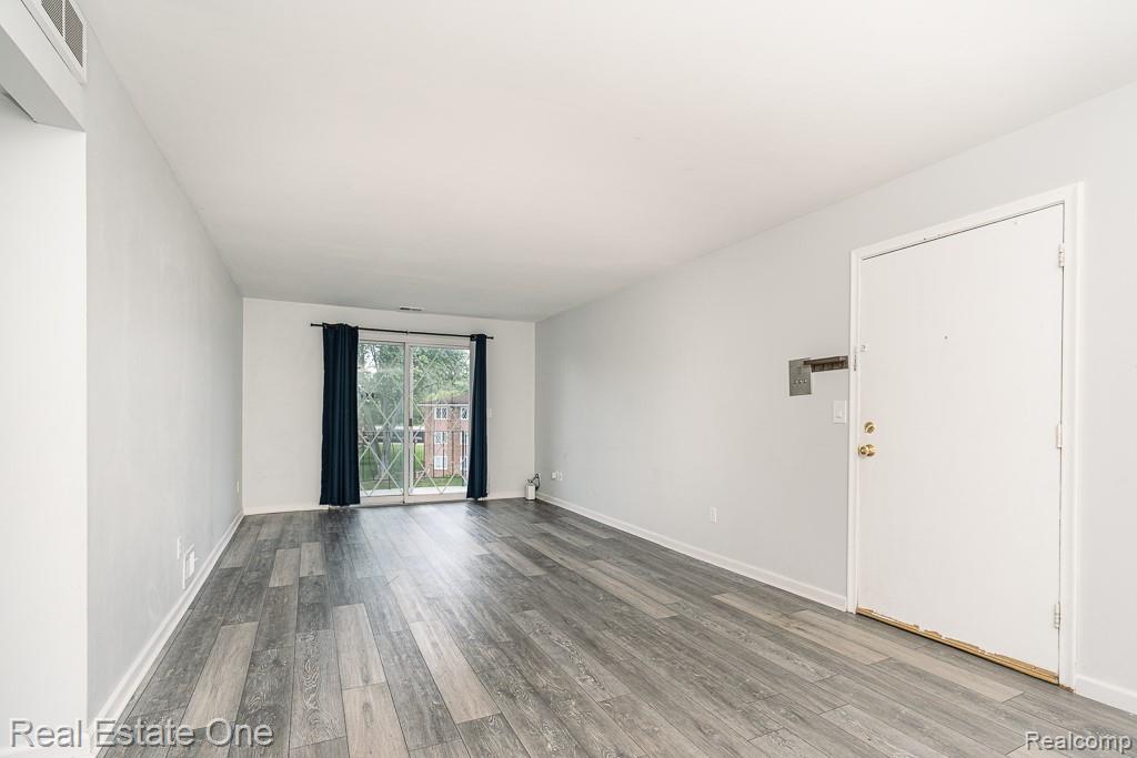 54795 Shelby Road, Unit 87 Utica, MI 48316 - Photo 4 of 23 54795 Shelby_MLS-005.jpg
