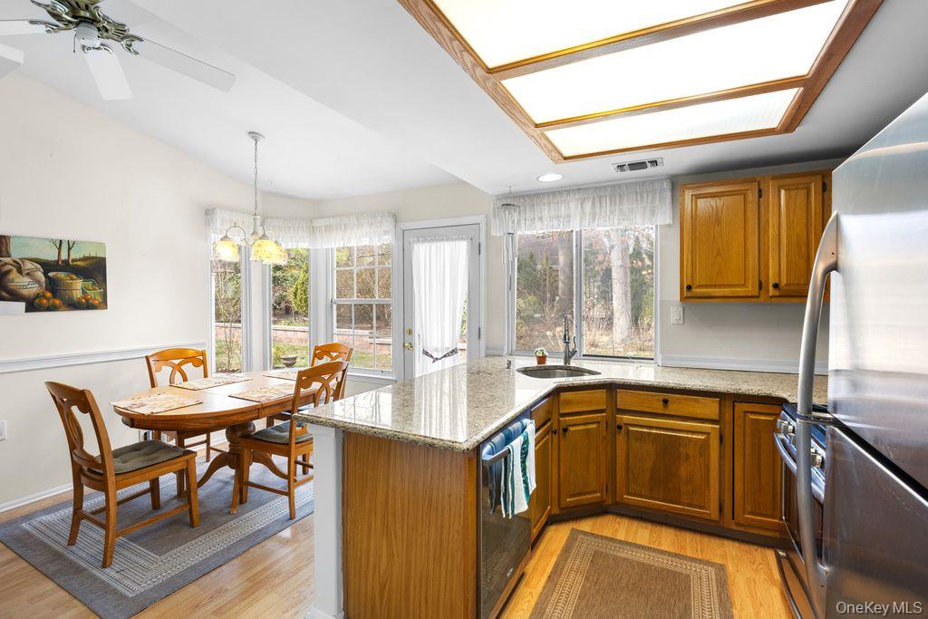 16 Huntington Court Ridge, NY 11961 - Photo 19 of 43 a kitchen that has a sink and chairs