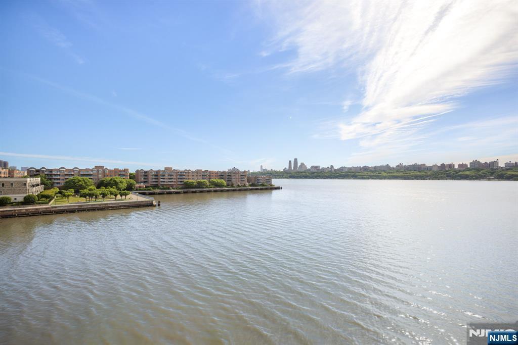 345 The Promenade Edgewater, NJ 07020 - Photo 3 of 16