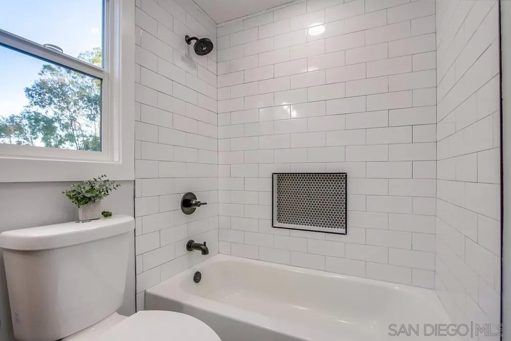 545 Ocean View Avenue Encinitas, CA 92024 - Photo 61 of 75 a bathroom with a toilet and a bathtub