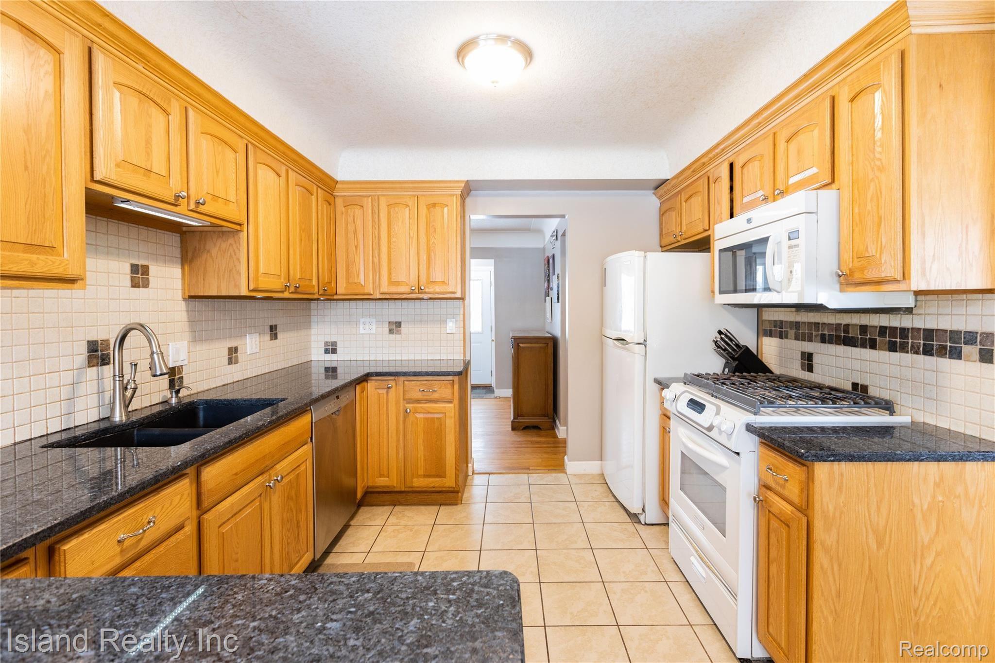 9262 Church Road Grosse Ile, MI 48138 - Photo 8 of 28 9262 Church Rd, Grosse Ile (8 of 28).jpg