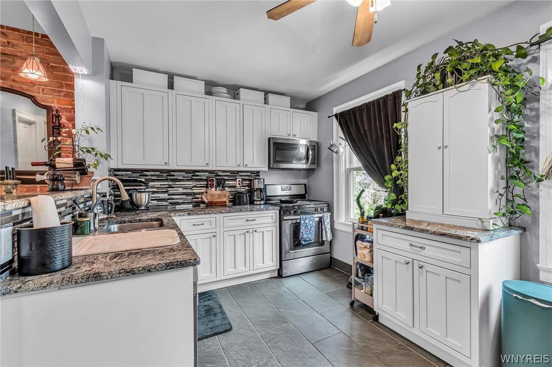11 15th Street Buffalo, NY 14213 - Photo 29 of 35 Upper kitchen is great! Very nice counters and backsplash!