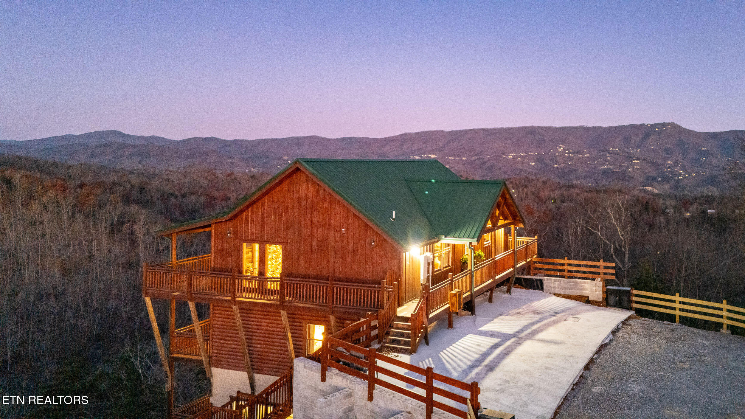 2445 Mountain Ridge Way Sevierville, TN 37862 - Photo 2 of 48 HavenHideaway-165