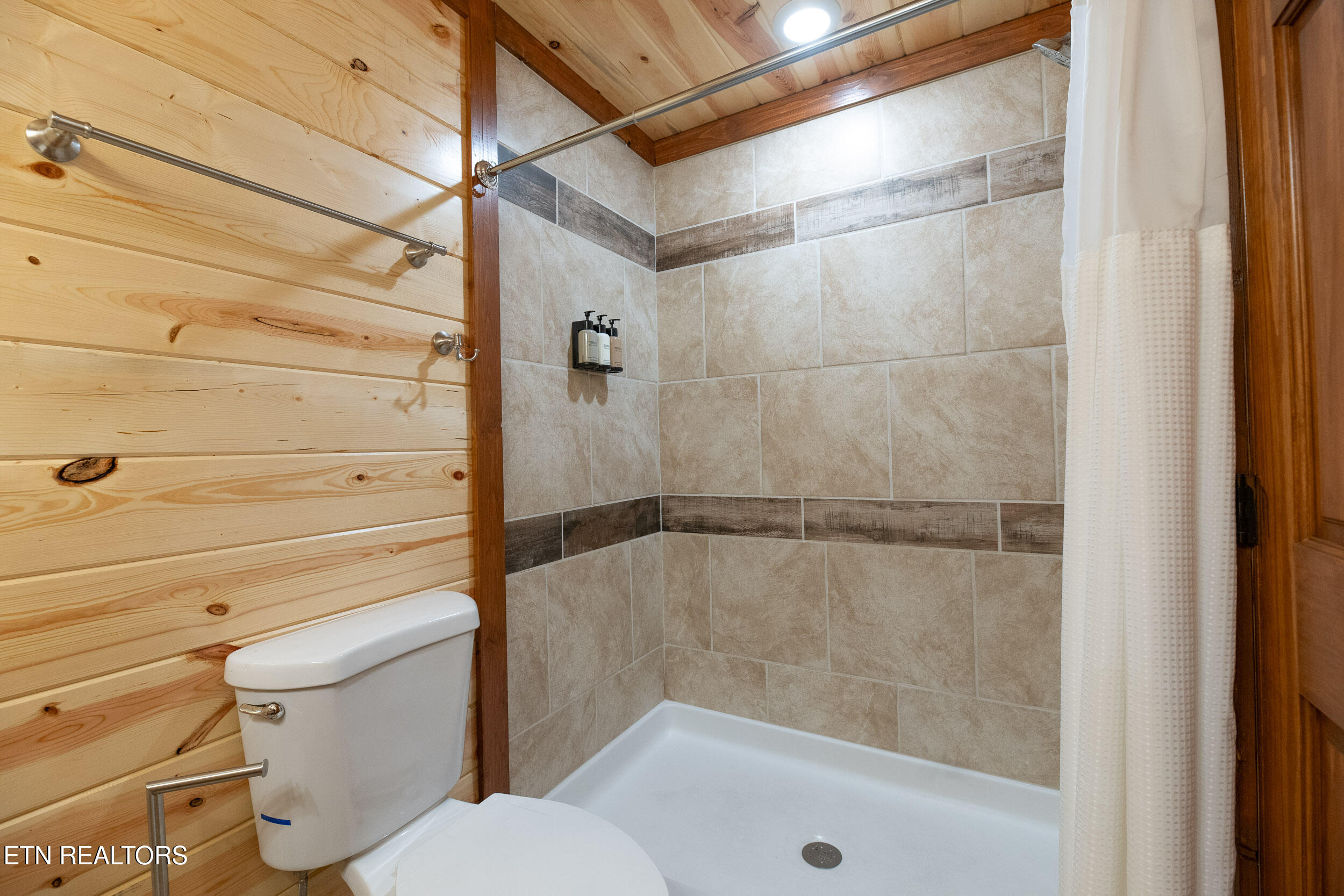 2445 Mountain Ridge Way Sevierville, TN 37862 - Photo 32 of 48 HavenHideaway-209