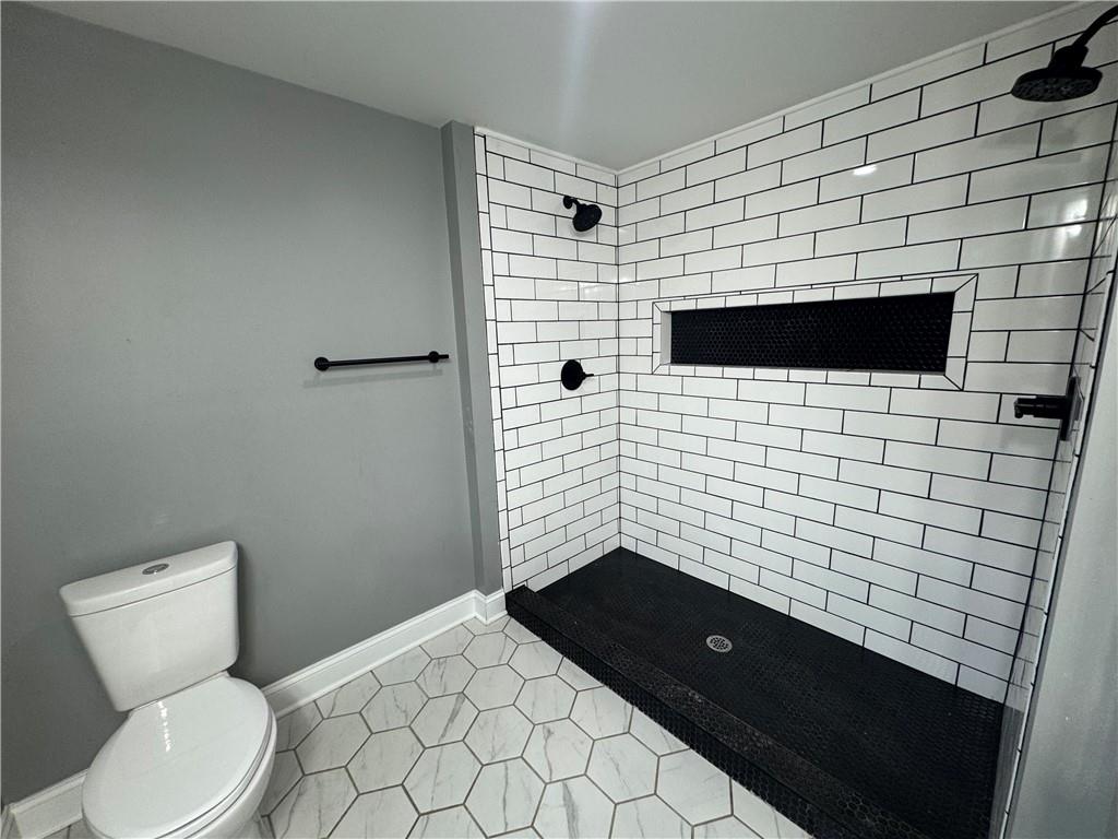 345 Steele Road Slickville, PA 15684 - Photo 15 of 29 Master bathroom
