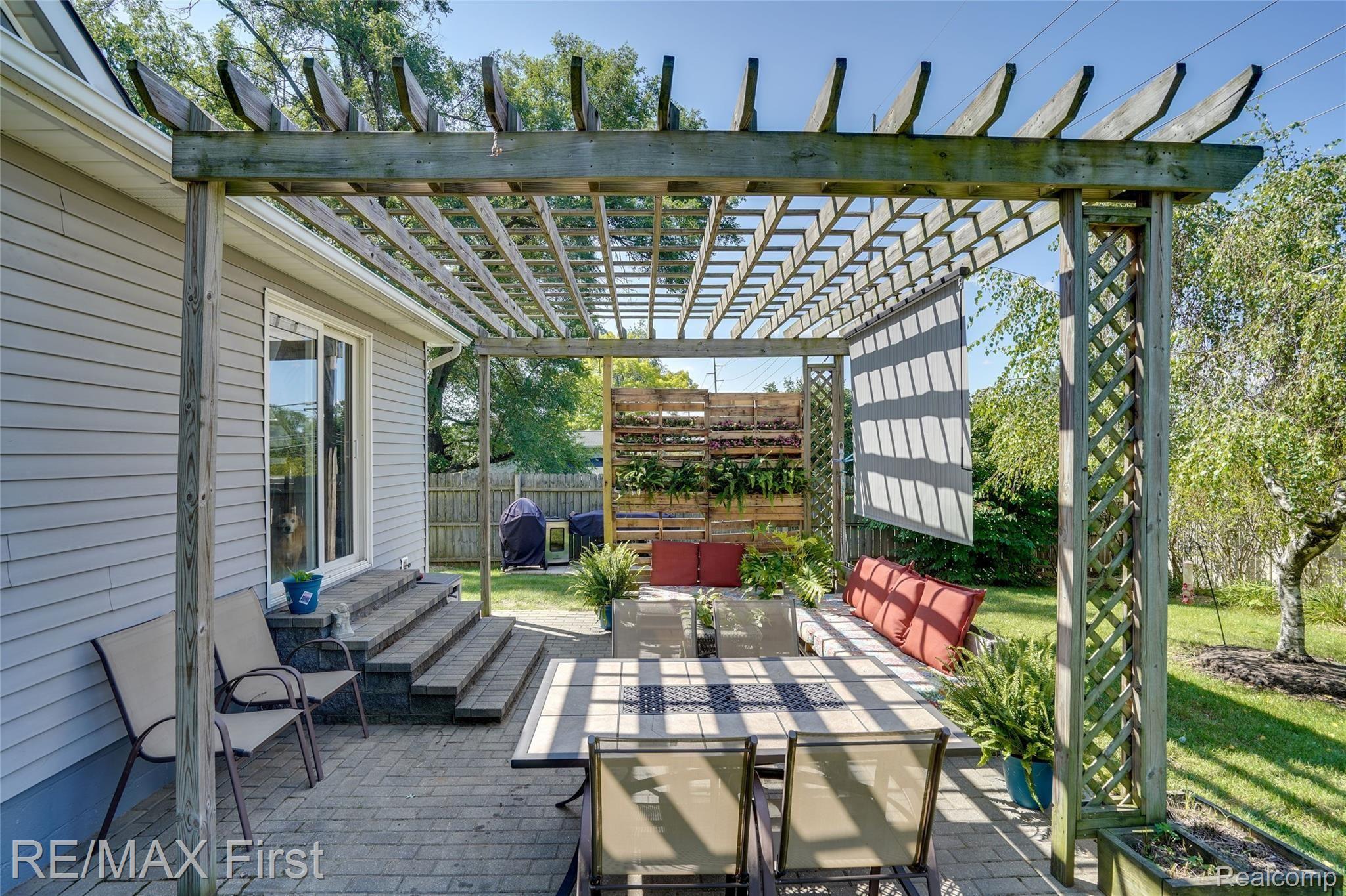 570 Curzon Road Rochester, MI 48307 - Photo 6 of 20 6.jpg