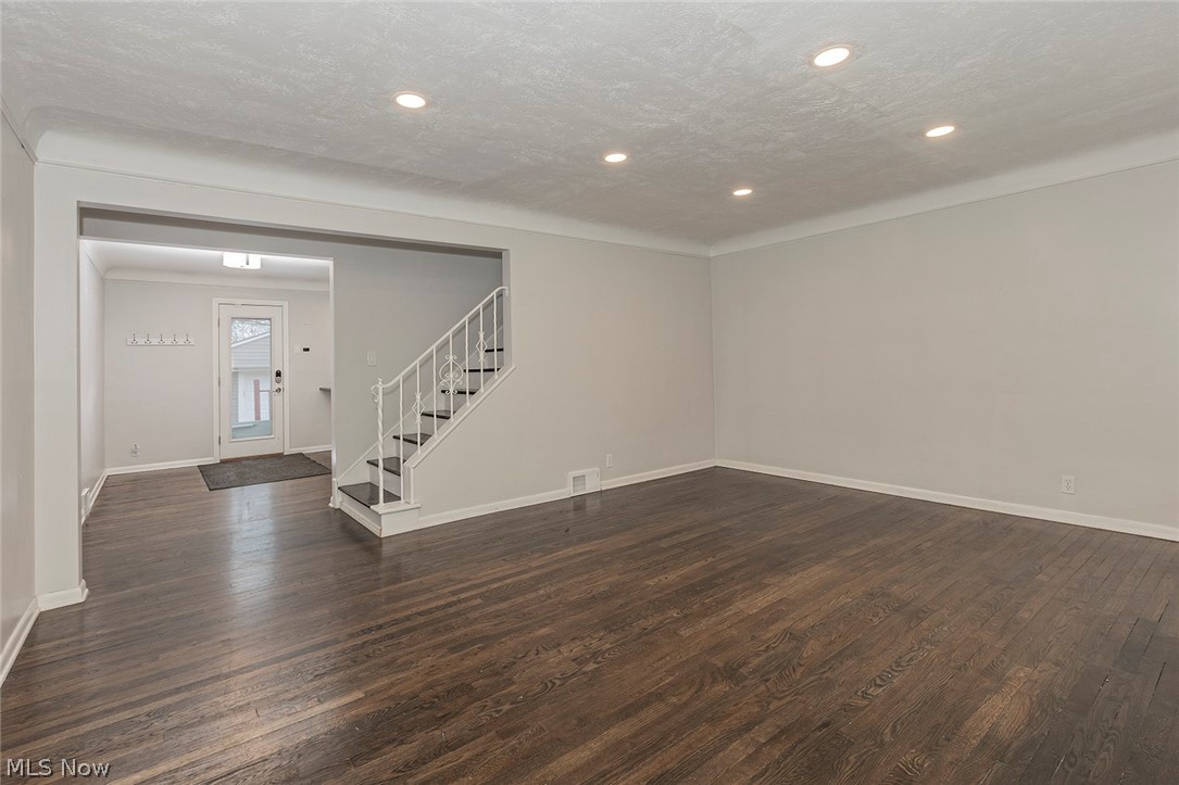 5659 Cherokee Road Cleveland, OH 44124 - Photo 5 of 35