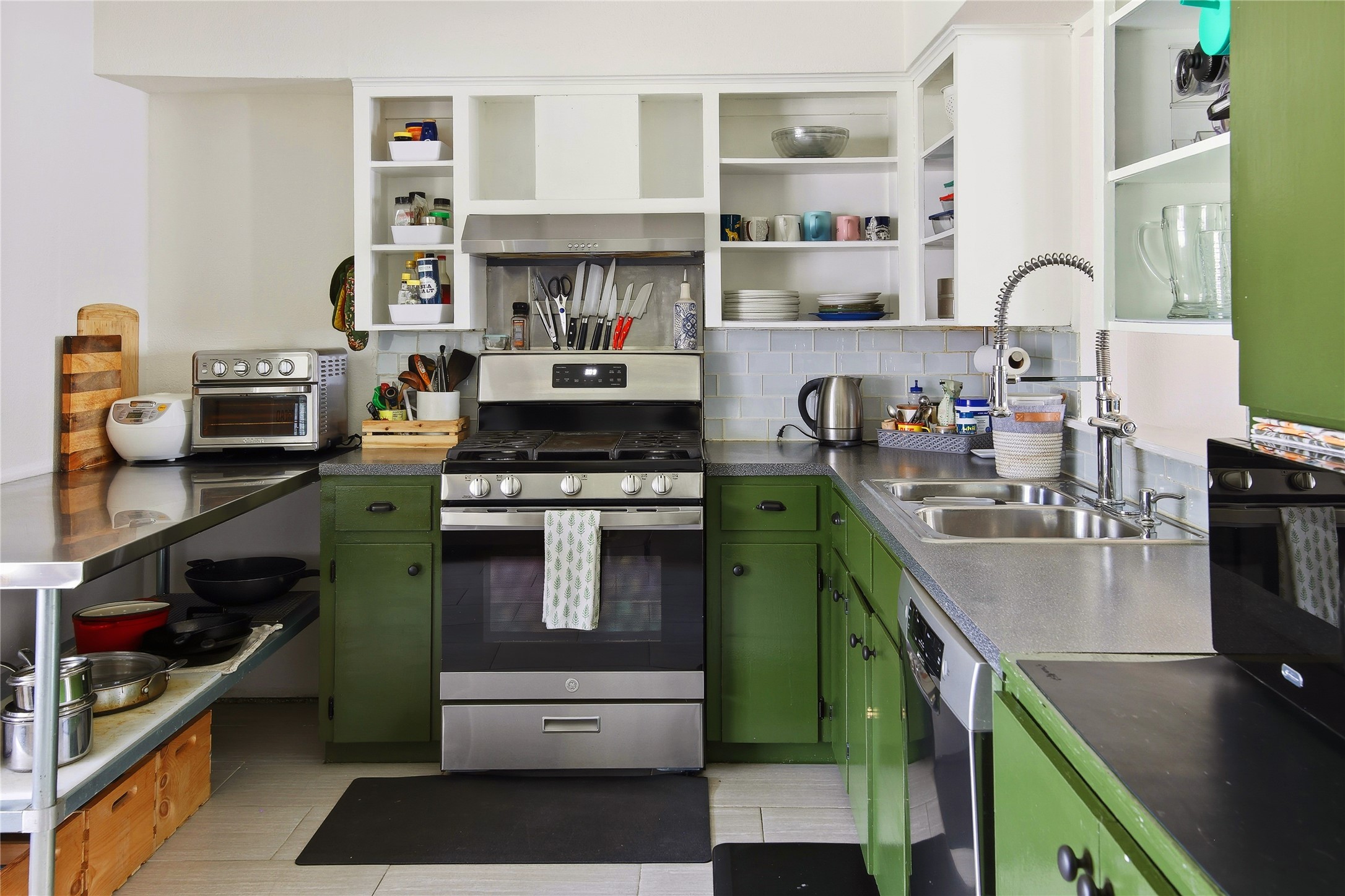 6001 Leisure Run Road Austin, TX 78745 - Photo 12 of 24 Gas stainless steel range and oven.