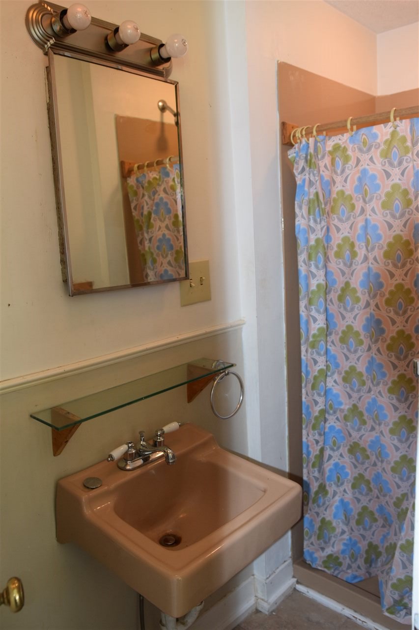 618 Fairgrounds Road Plymouth, NH 03264 - Photo 16 of 33 Gallery Image 16