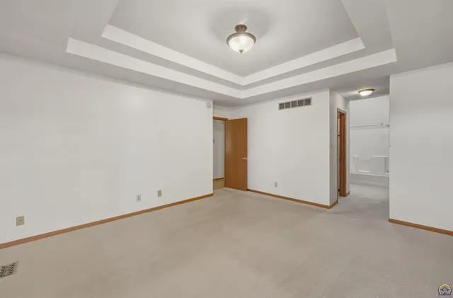 $259,900 | 3540 Southwest Willow Brook Drive, Topeka, KS 66614