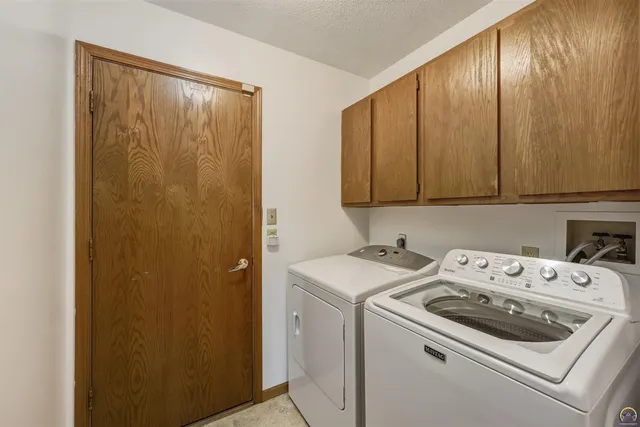 $259,900 | 3540 Southwest Willow Brook Drive, Topeka, KS 66614