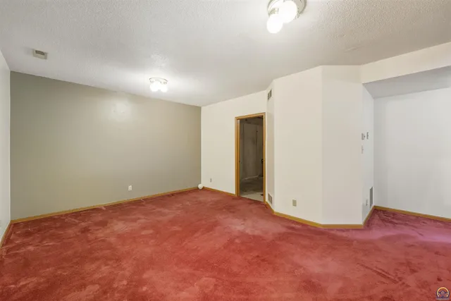 $259,900 | 3540 Southwest Willow Brook Drive, Topeka, KS 66614