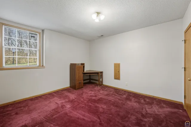 $259,900 | 3540 Southwest Willow Brook Drive, Topeka, KS 66614