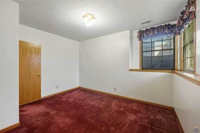 $259,900 | 3540 Southwest Willow Brook Drive, Topeka, KS 66614