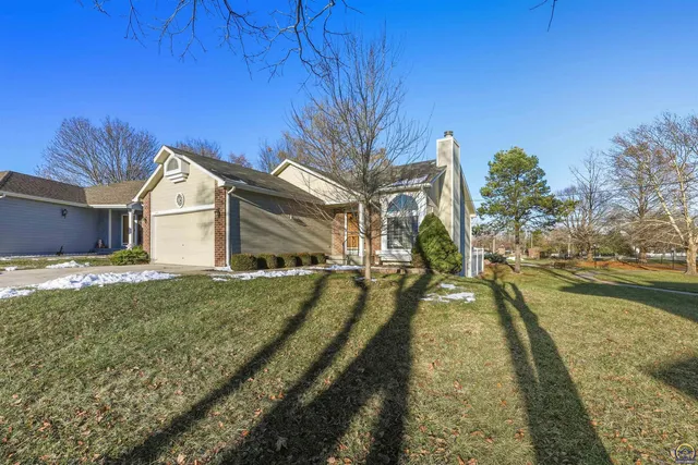 $259,900 | 3540 Southwest Willow Brook Drive, Topeka, KS 66614
