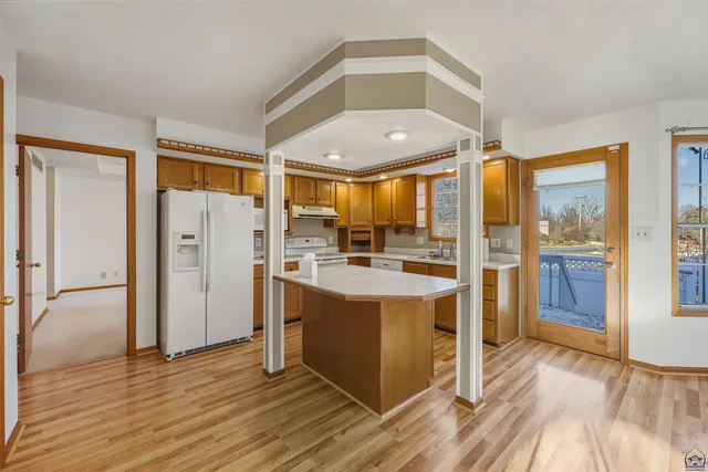 $259,900 | 3540 Southwest Willow Brook Drive, Topeka, KS 66614