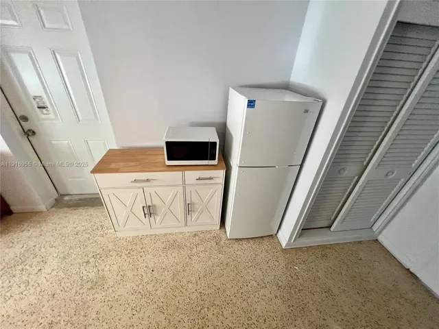 a room with a washing machine