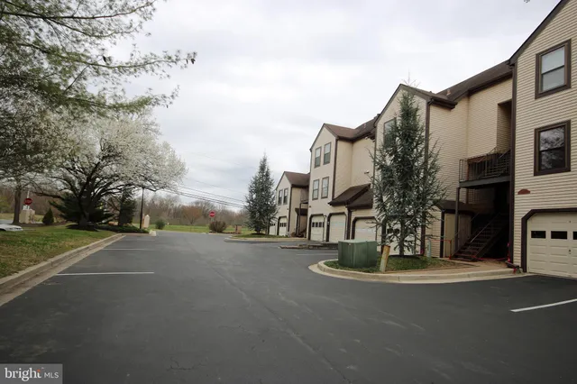 $1,800 | 3801 Ski Lodge Drive, Unit 205, Burtonsville, MD 20866